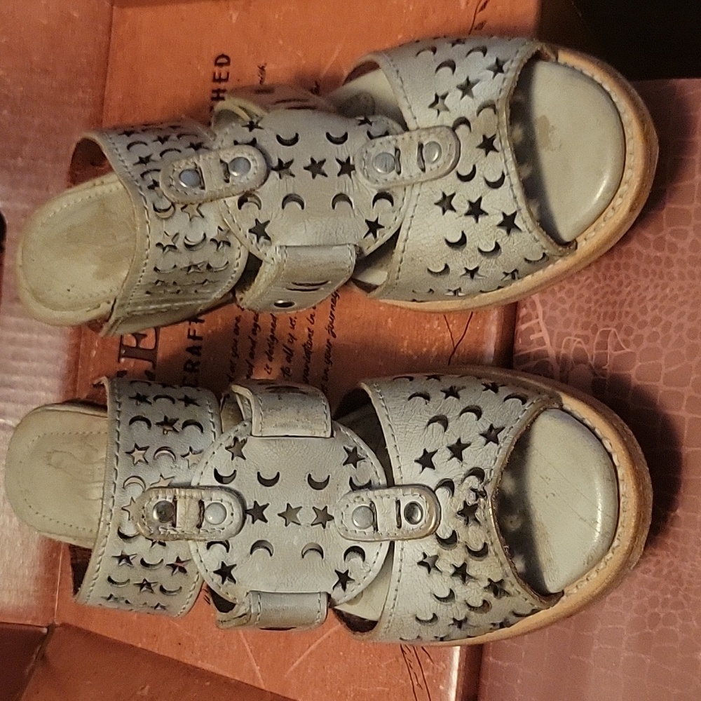 Freebirds slip on's